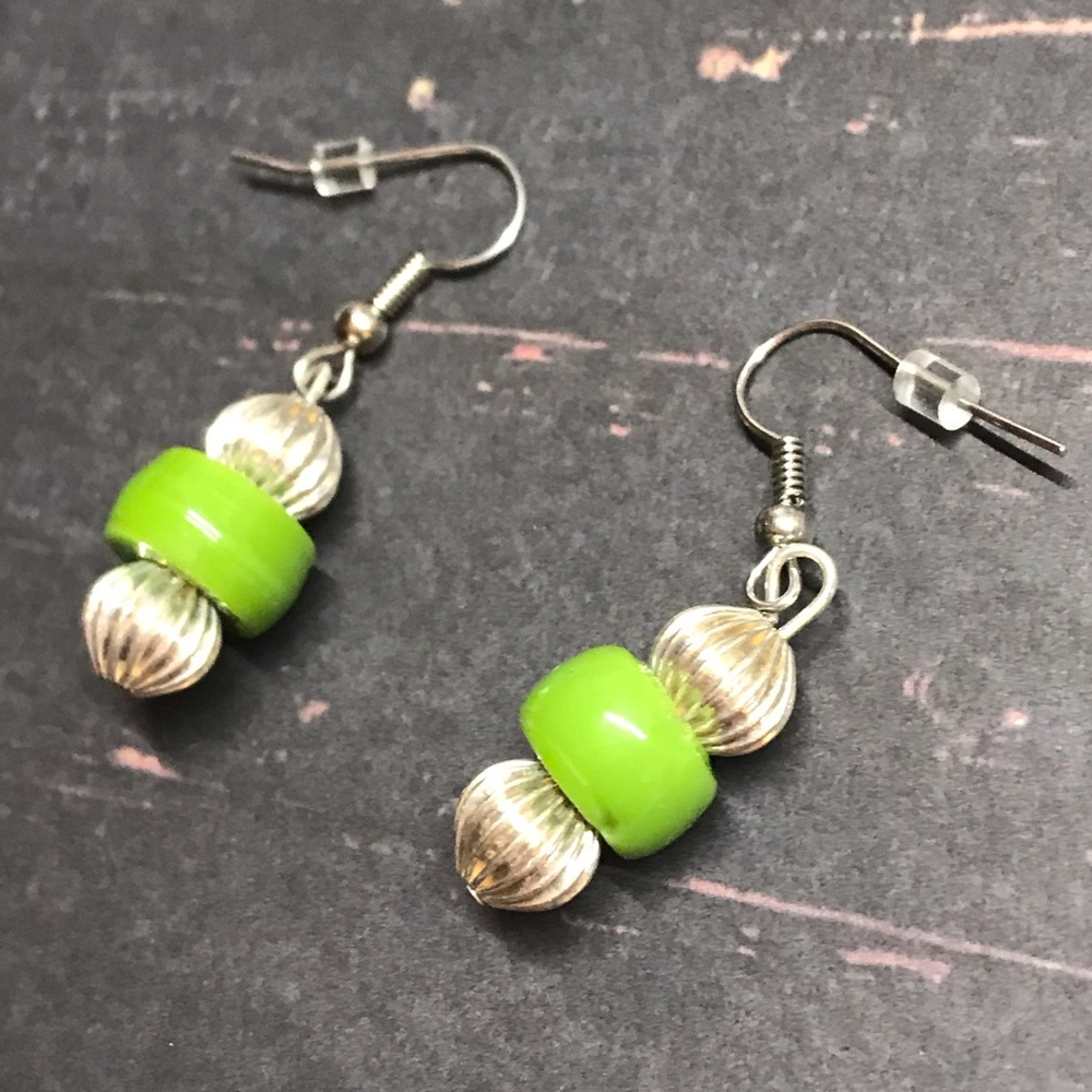 Green dangle earrings beaded earrings Handmade - Picture 3 of 4
